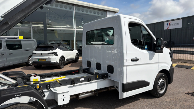 Renault Master Mwb Diesel Fwd ML35dCi 150 Advance Low Roof Aluminium Tipper - Image 36